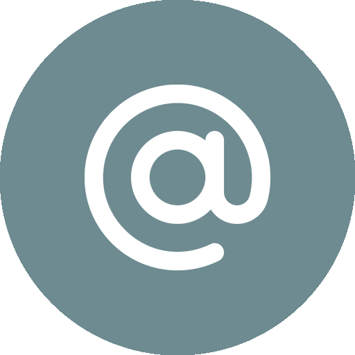 Symbol av ett snabel-a (@) i vit färg på en grå bakgrund.